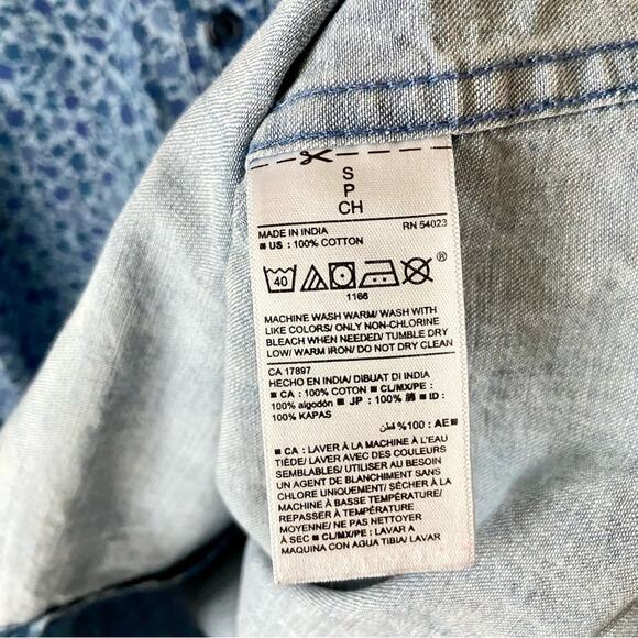 Old Navy Slim-Fit Floral Chambray Button-Down Shirt Size Small - Picture 5 of 5